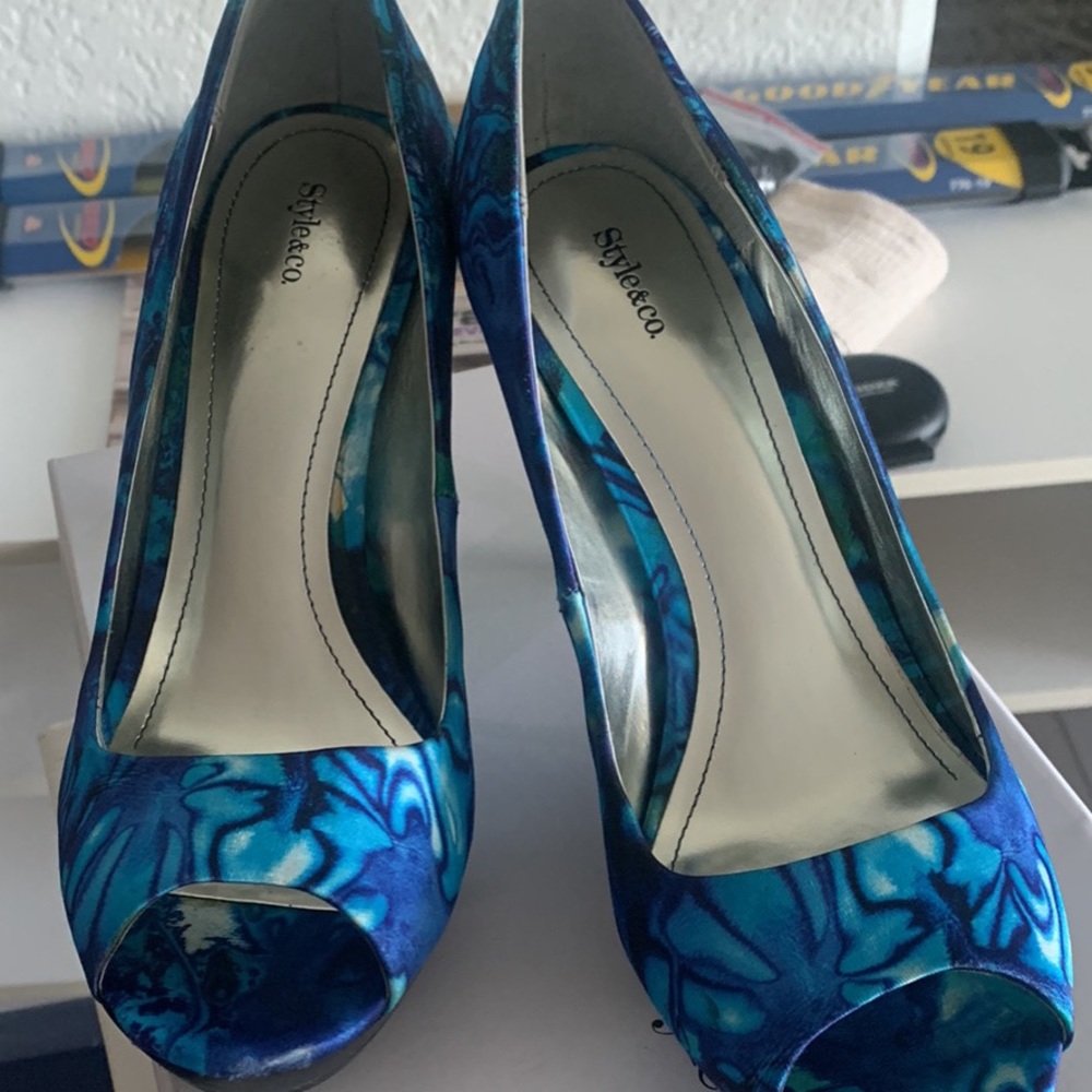 Style & Co. Floral blu size 8. Worn once.